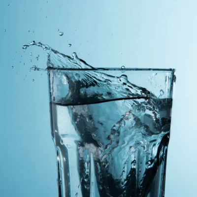 Bicchiere con acqua depurata - Marco passerini impianti idraulici